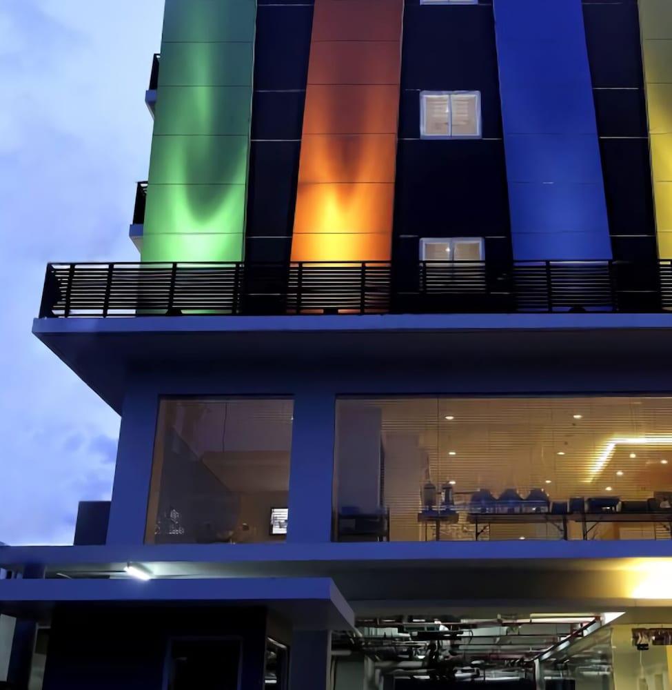 Amaris Hotel Panakkukang Макасар Экстерьер фото